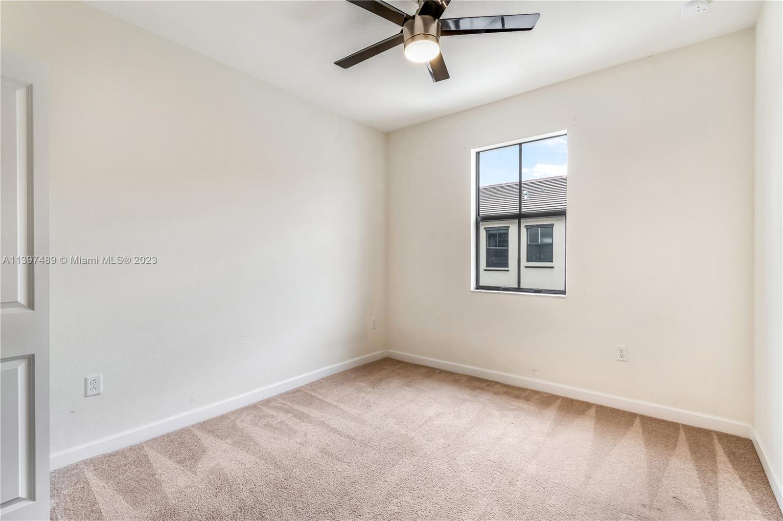 AQUABELLA NORTH REPLAT - Residential Lease