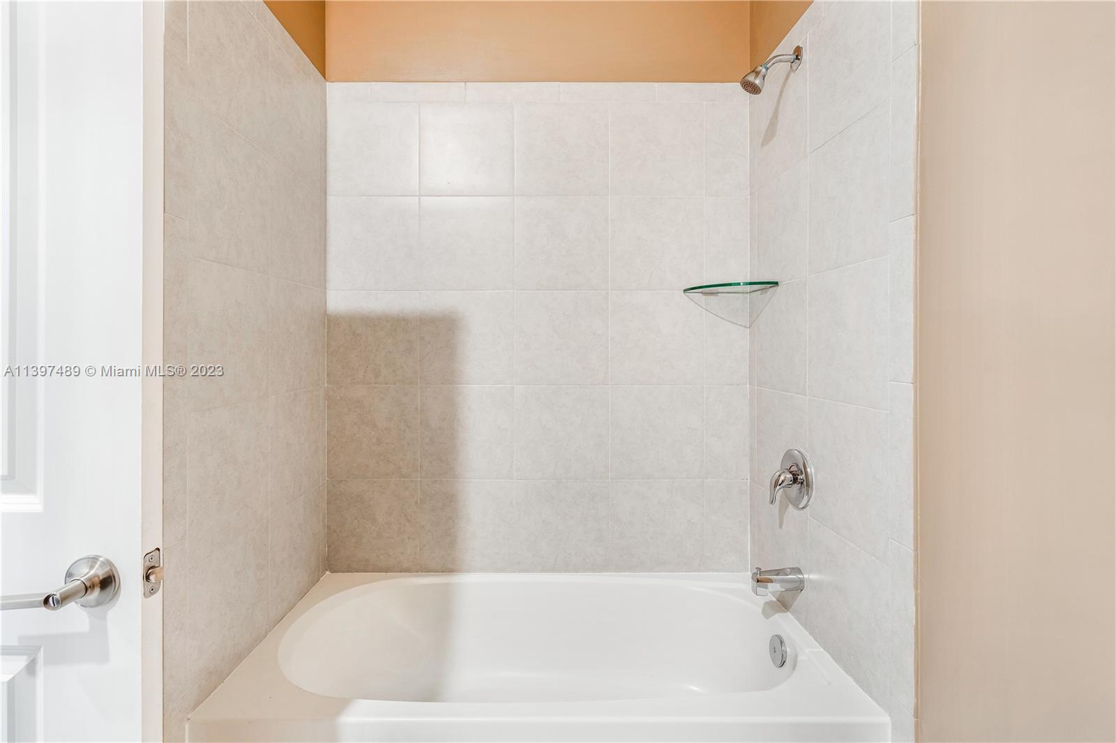 AQUABELLA NORTH REPLAT - Residential Lease