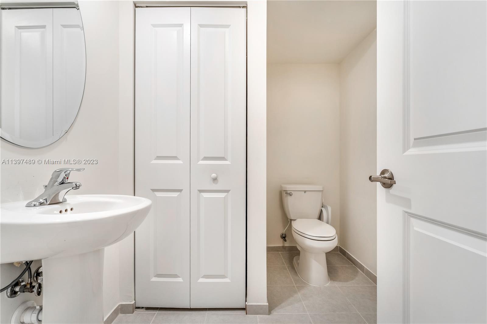AQUABELLA NORTH REPLAT - Residential Lease