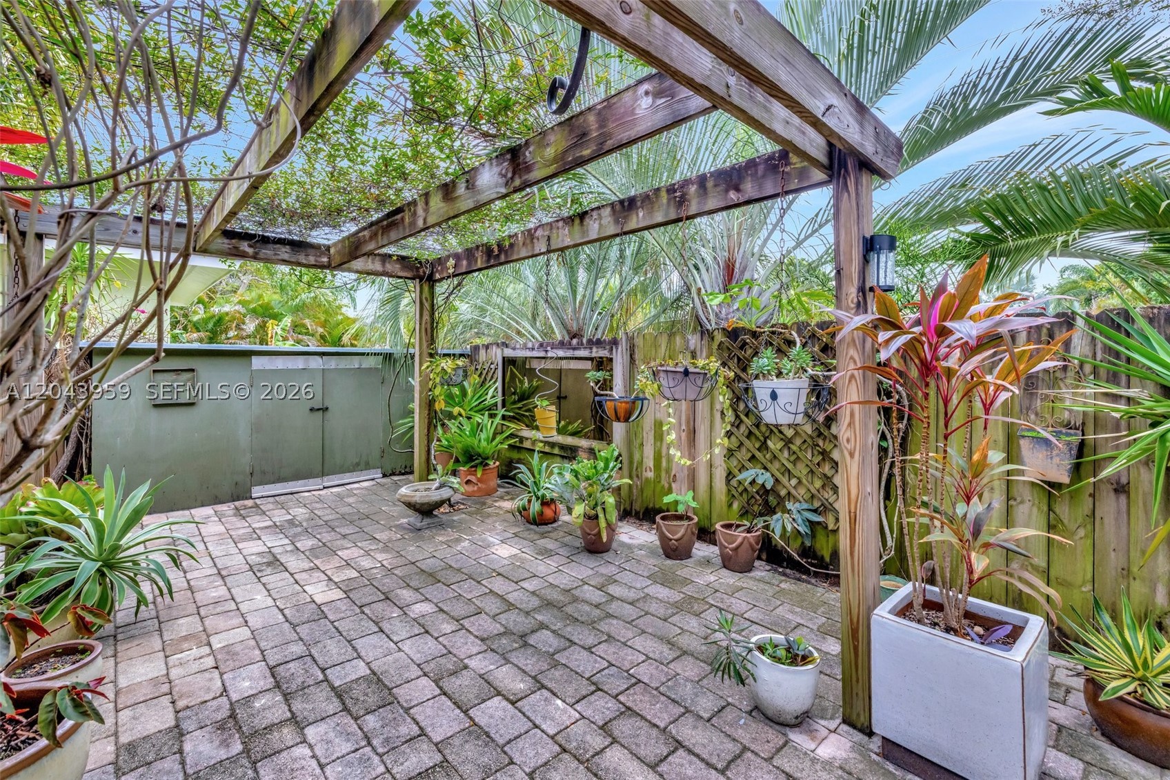 OAKLAND PARK - Residential Income
