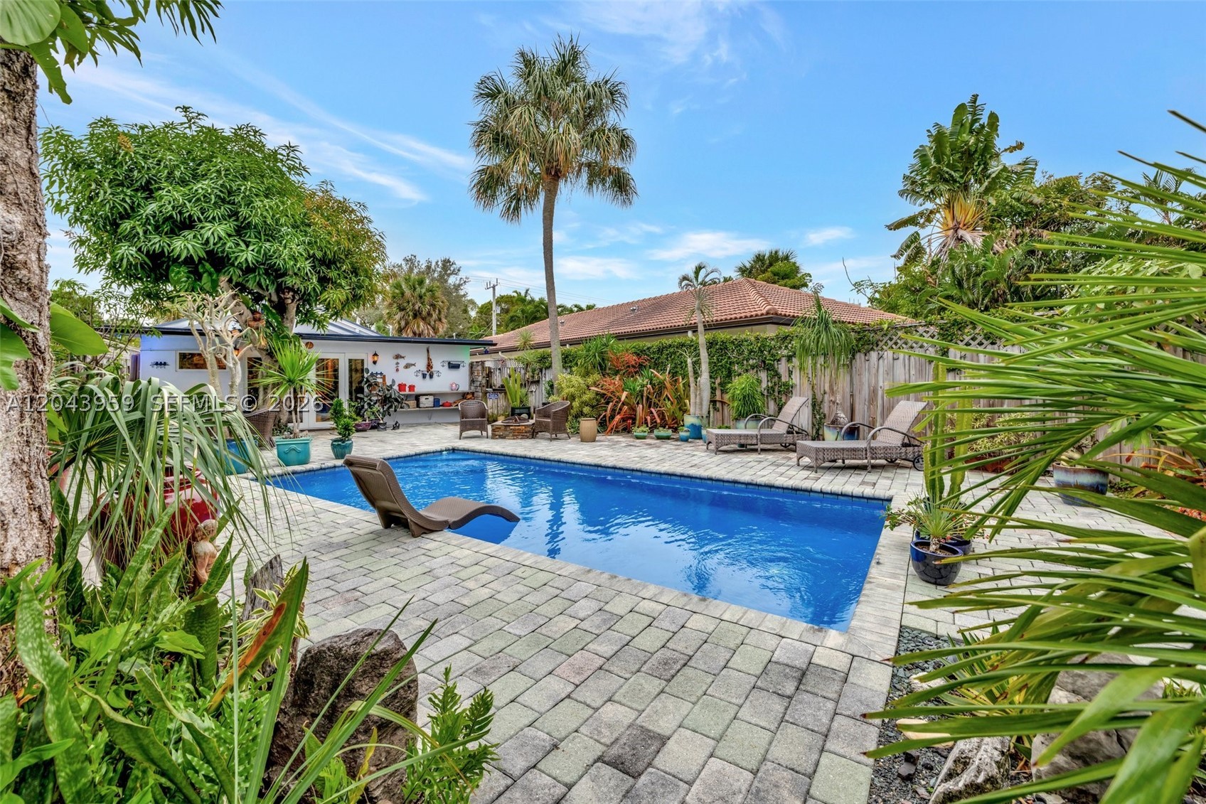 OAKLAND PARK - Residential Income