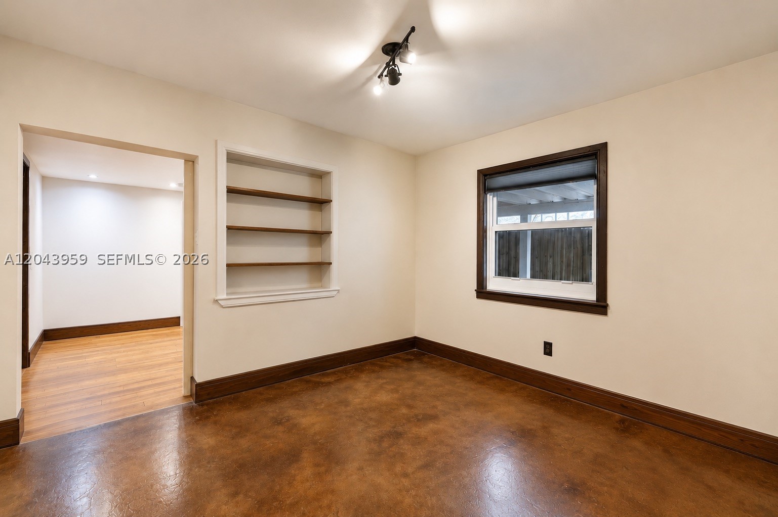 OAKLAND PARK - Residential Income