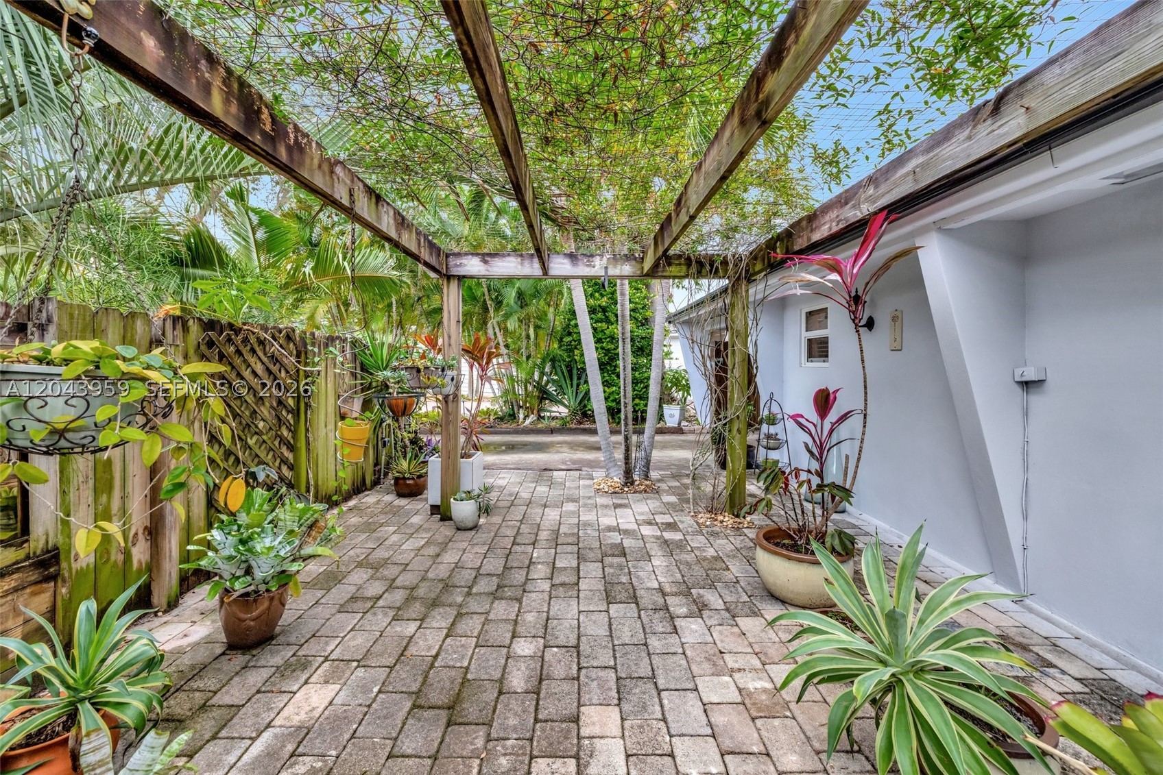 OAKLAND PARK - Residential Income