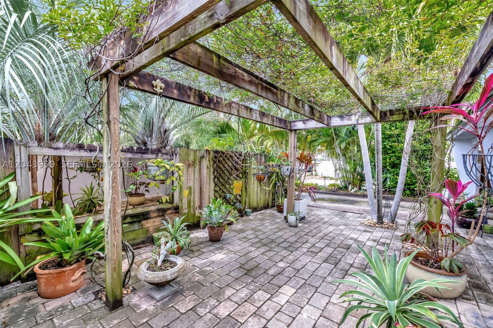 OAKLAND PARK - Residential Income
