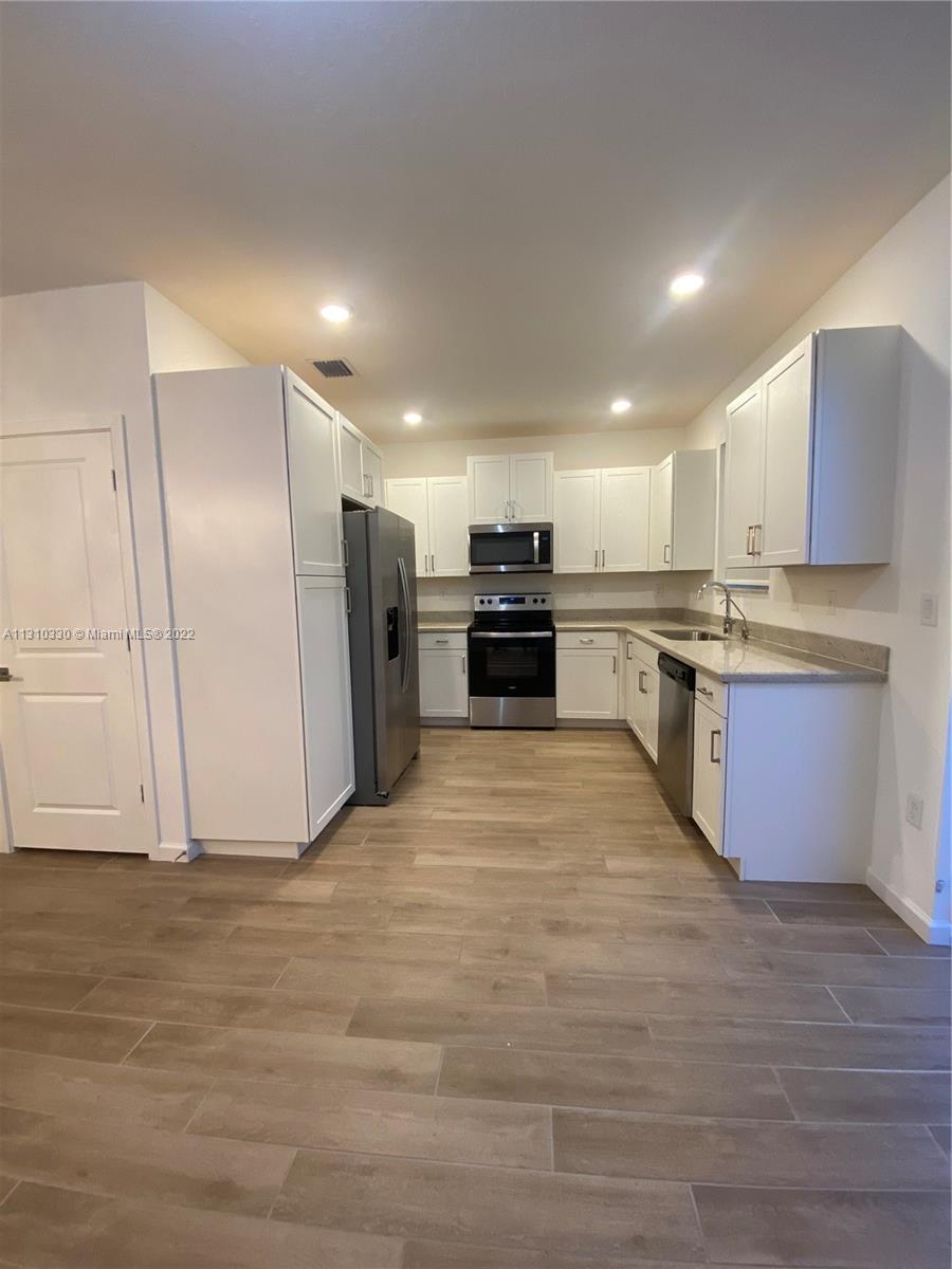 TOWNS AT SEASCAPE - Residential Lease