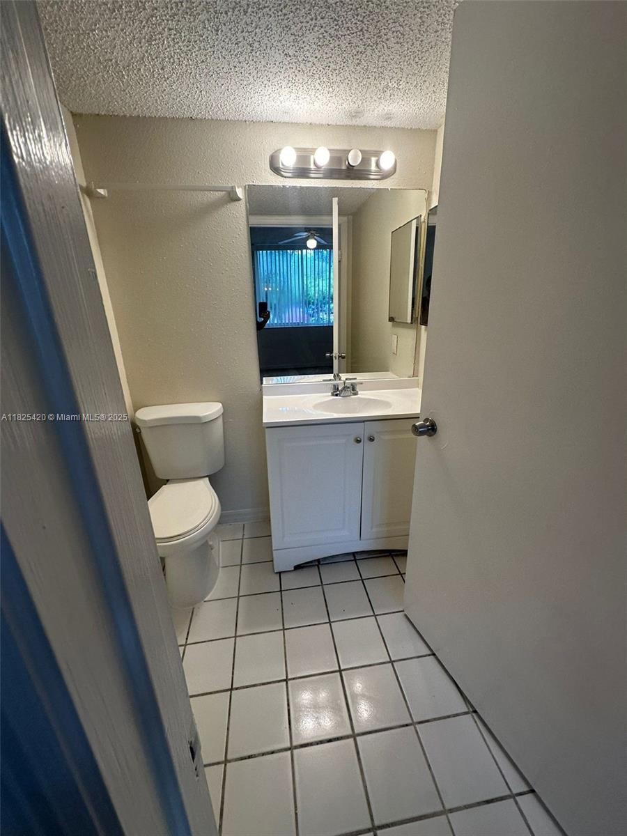 WINDWARD LAKES CONDO - Residential