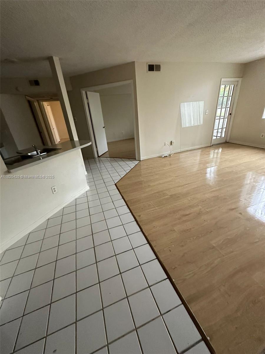 WINDWARD LAKES CONDO - Residential
