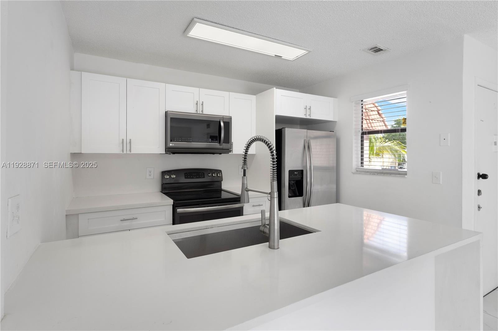 Great 3 bed, 2 bath apartment in the highly sought-after Lago Grande community in Hialeah.
Enjoy a fully renovated kitchen with stainless steel appliances, beautiful flooring, in-unit washer and dryer, and a spacious primary bedroom with a walk-in closet and private bath. Relax on the lovely balcony with partial garden views. The unit includes an assigned parking space right in front of the building.
The community offers a pool, private security, and controlled access. Conveniently located near shopping, schools, and major highways.
A fantastic opportunity for both homeowners and investors looking for a great property in Hialeah.