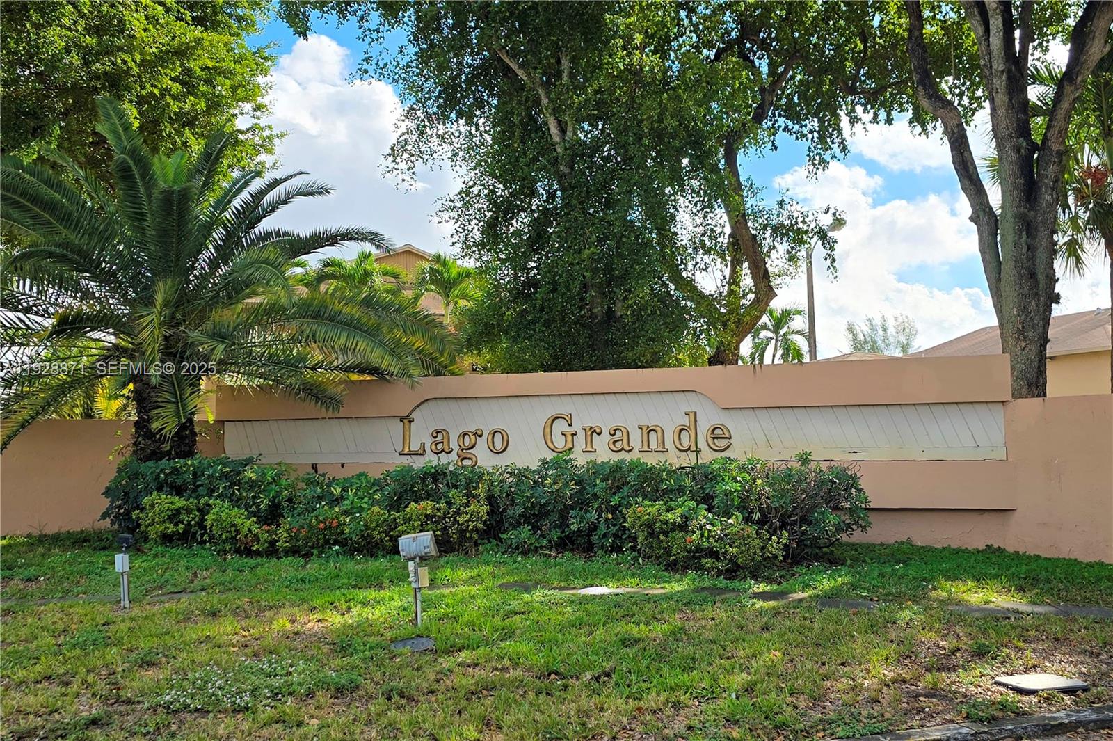 LAGO GRANDE CONDO THREE B - Residential