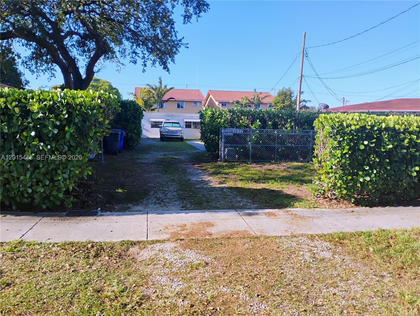 HOLLYWOOD BEACH GARDENS Owner Bought it AS-IS Cash Only and selling it AS-IS Cash Only 4/5 easy to show won't last close to shopping House of Worship, Turnpike, HardRock, Act Now Don't wait!! Buyer to HOLD Seller HARMLESS to any work done without permit
