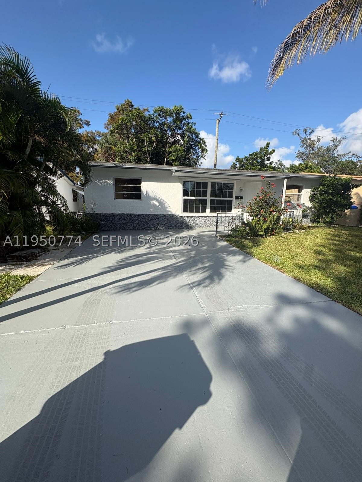No HOA • 4 bed / 2 bath single-family home • Rented for $4,213/month • The rental income is supported by a government housing assistance program (as of June: $2,726 government / $1,487 tenant) • Lease renews 12/31/2026 • Tenant in place since Jan 2025.
• Current management company available for seamless transition
• Please do not disturb tenant or knock on the door.