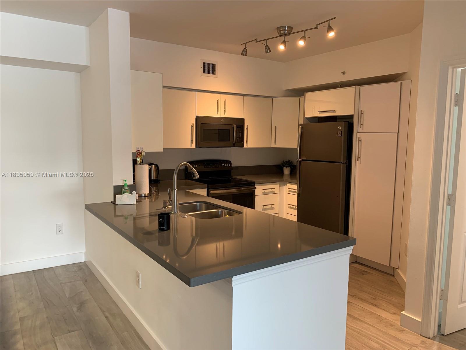 PORTO BELLAGIO CONDO - Residential Lease