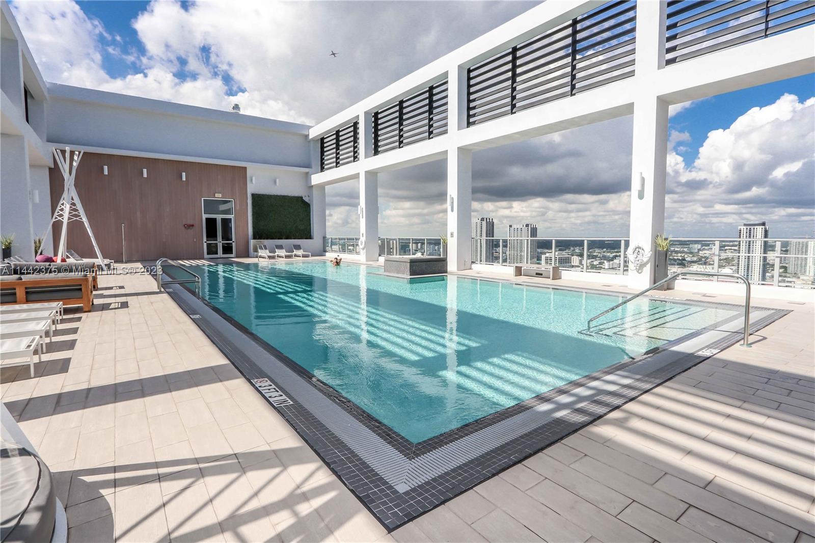 CENTRO CONDO - Residential Lease