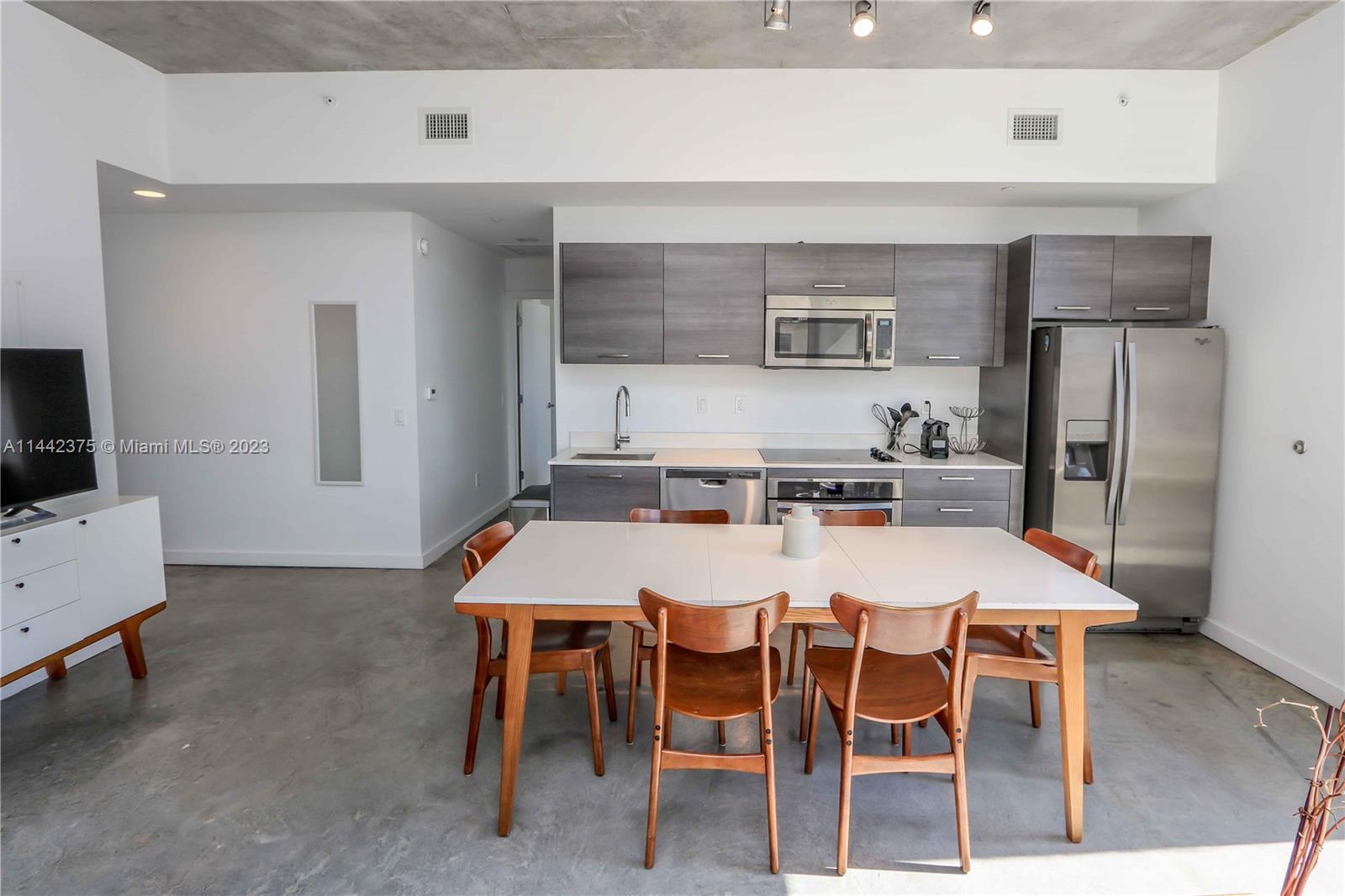 CENTRO CONDO - Residential Lease