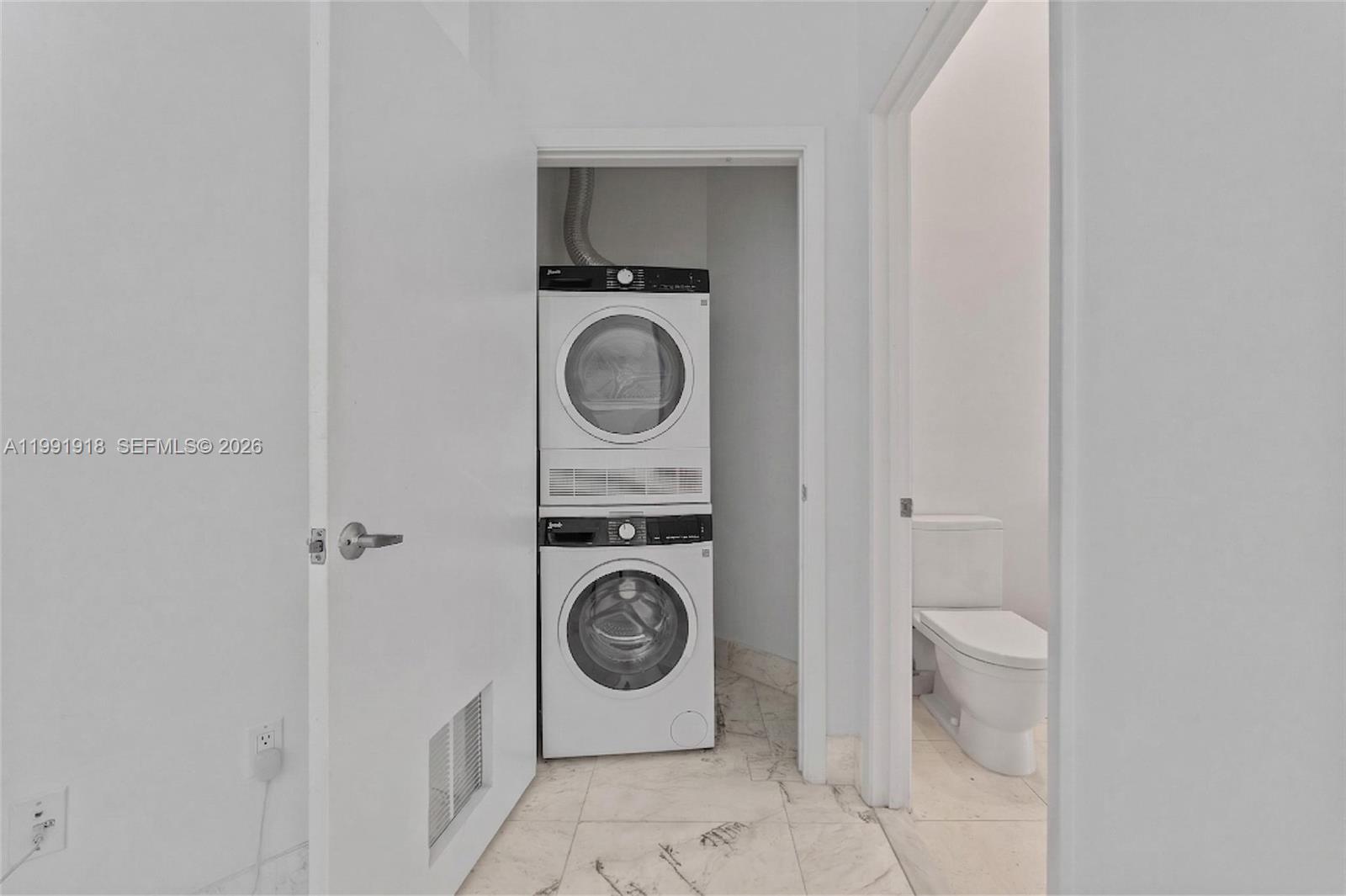 ICONBRICKELL CONDO NO 1 - Residential