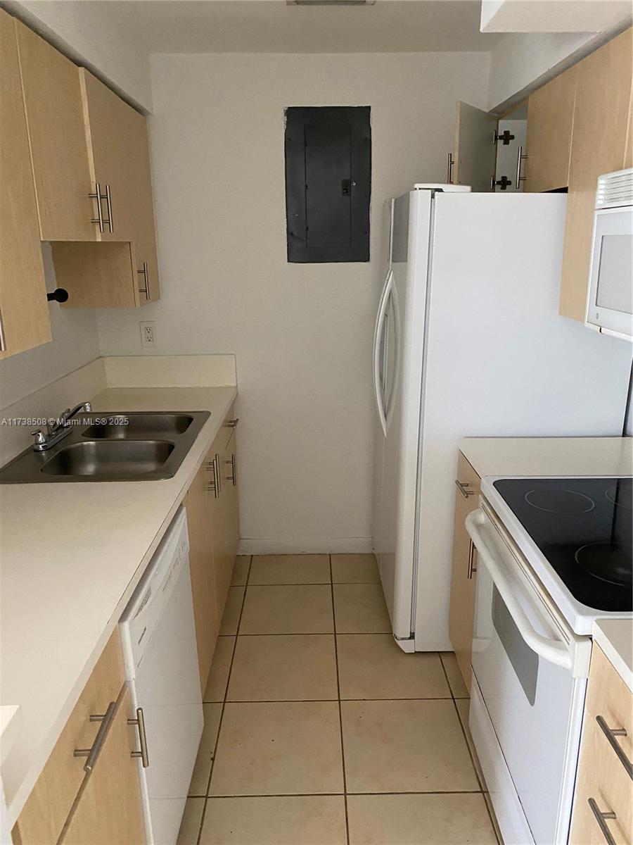 RIVE MARSEILLES CONDO - Residential Lease