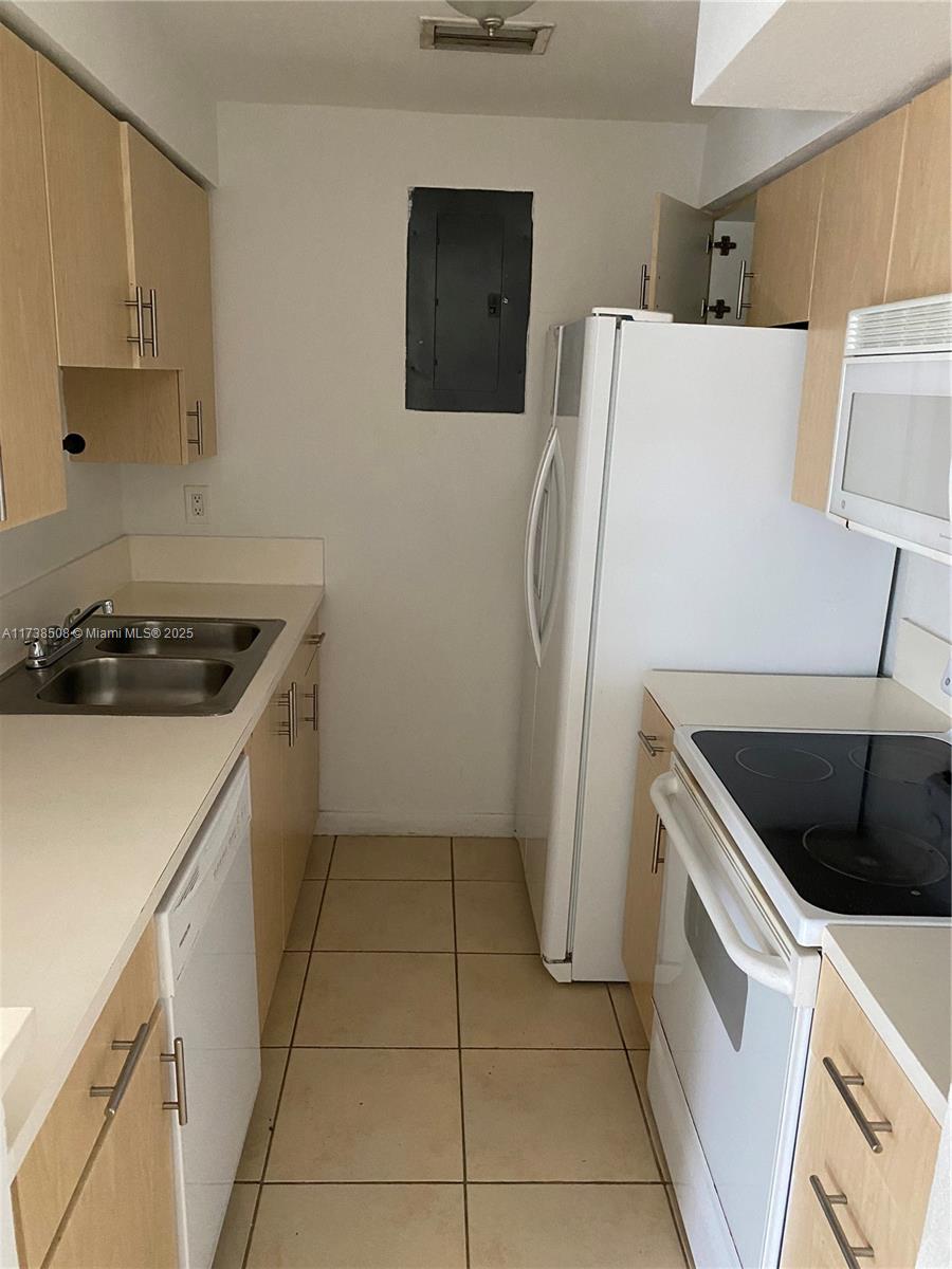 RIVE MARSEILLES CONDO - Residential Lease