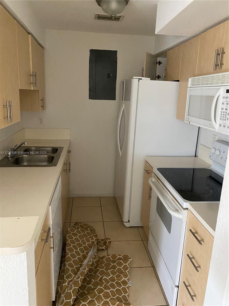 RIVE MARSEILLES CONDO - Residential Lease