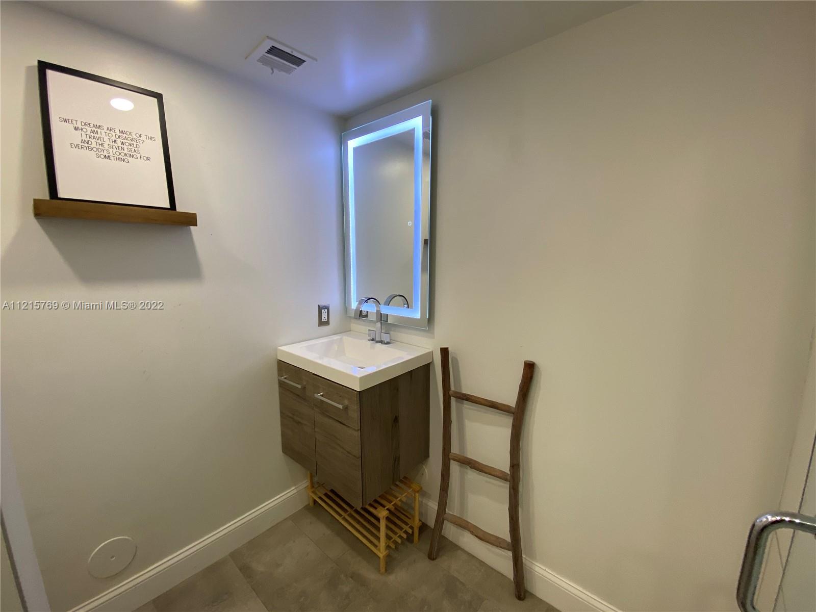 ETRURIA CONDO - Residential Lease