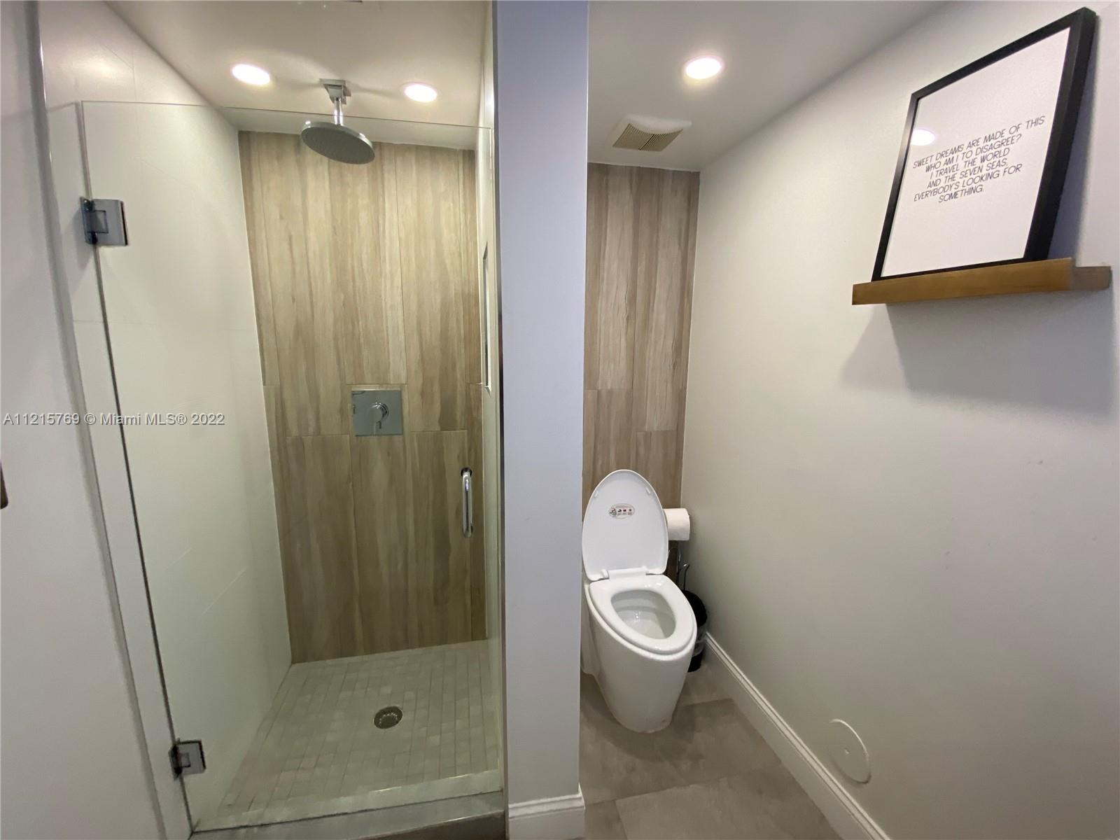 ETRURIA CONDO - Residential Lease