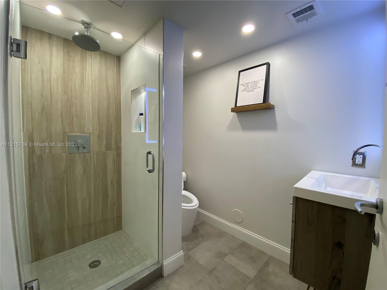 ETRURIA CONDO - Residential Lease