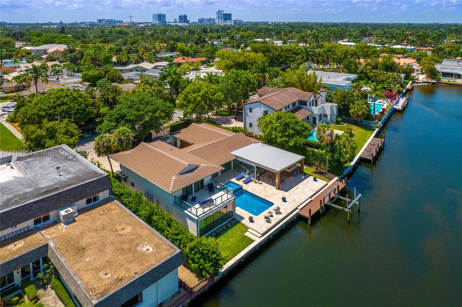 HOLLYWOOD GOLF ESTATES SE - Residential