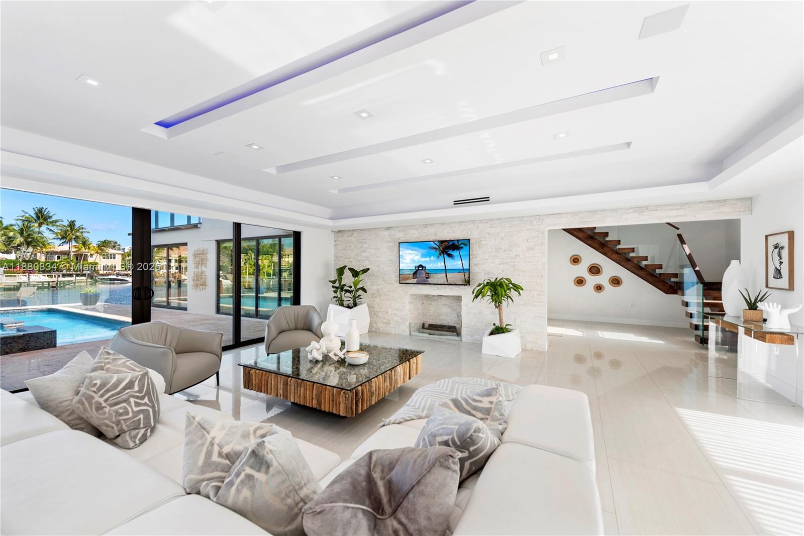 HOLLYWOOD GOLF ESTATES SE - Residential