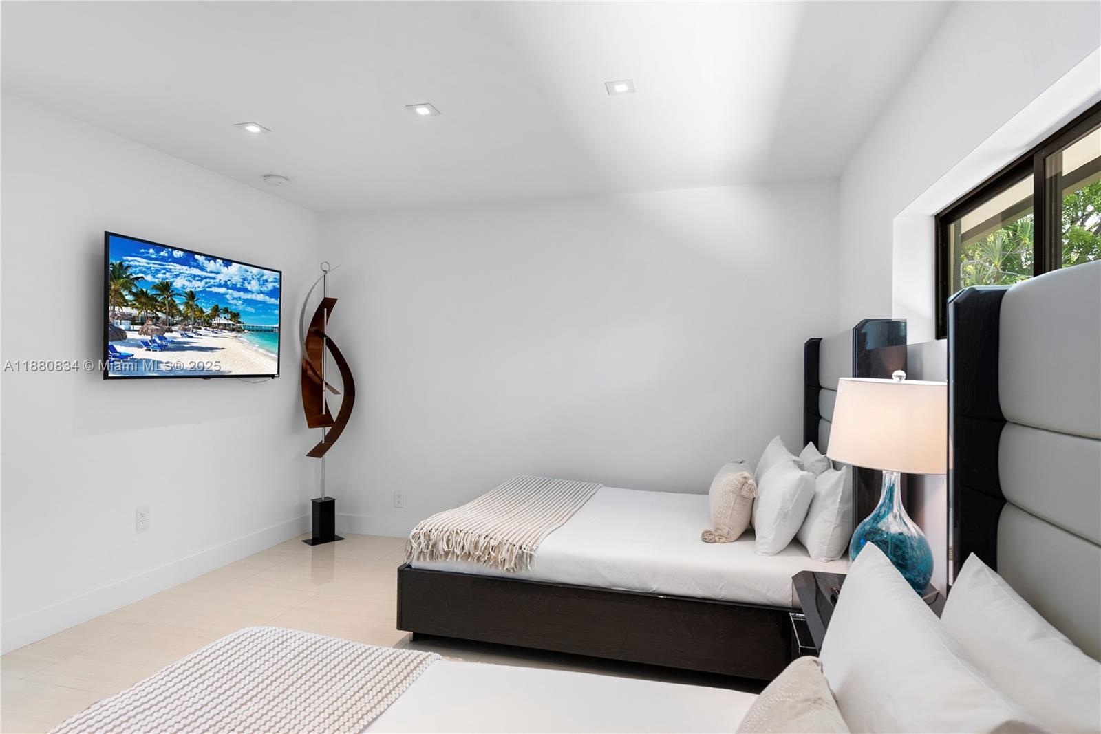HOLLYWOOD GOLF ESTATES SE - Residential