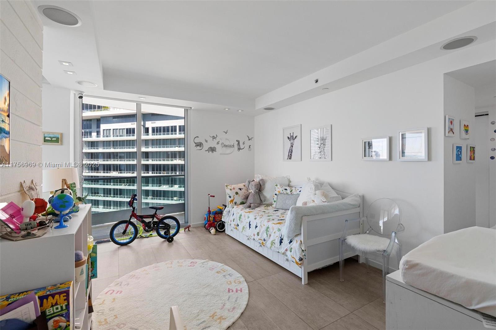JADE RESIDENCES BRICKELL - Residential