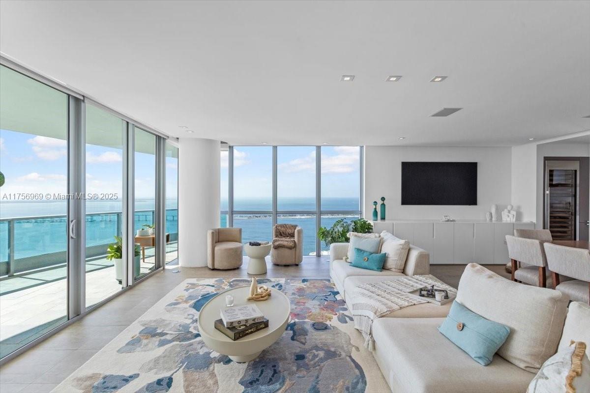 JADE RESIDENCES BRICKELL - Residential