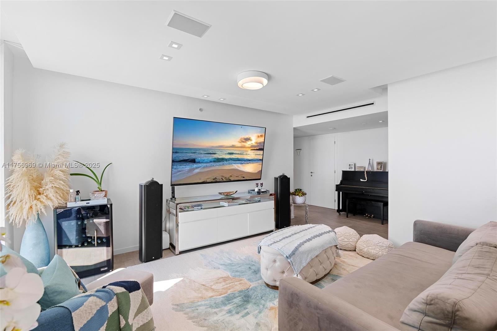 JADE RESIDENCES BRICKELL - Residential