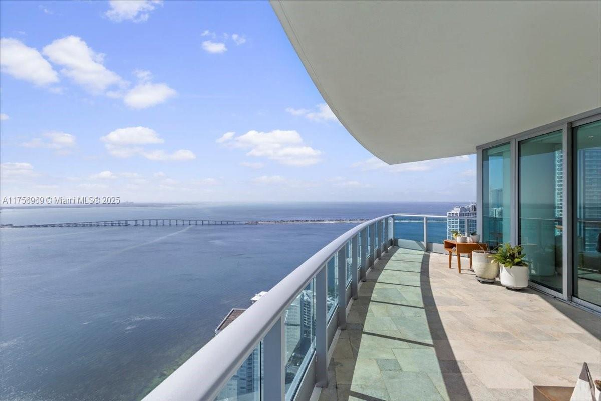 JADE RESIDENCES BRICKELL - Residential