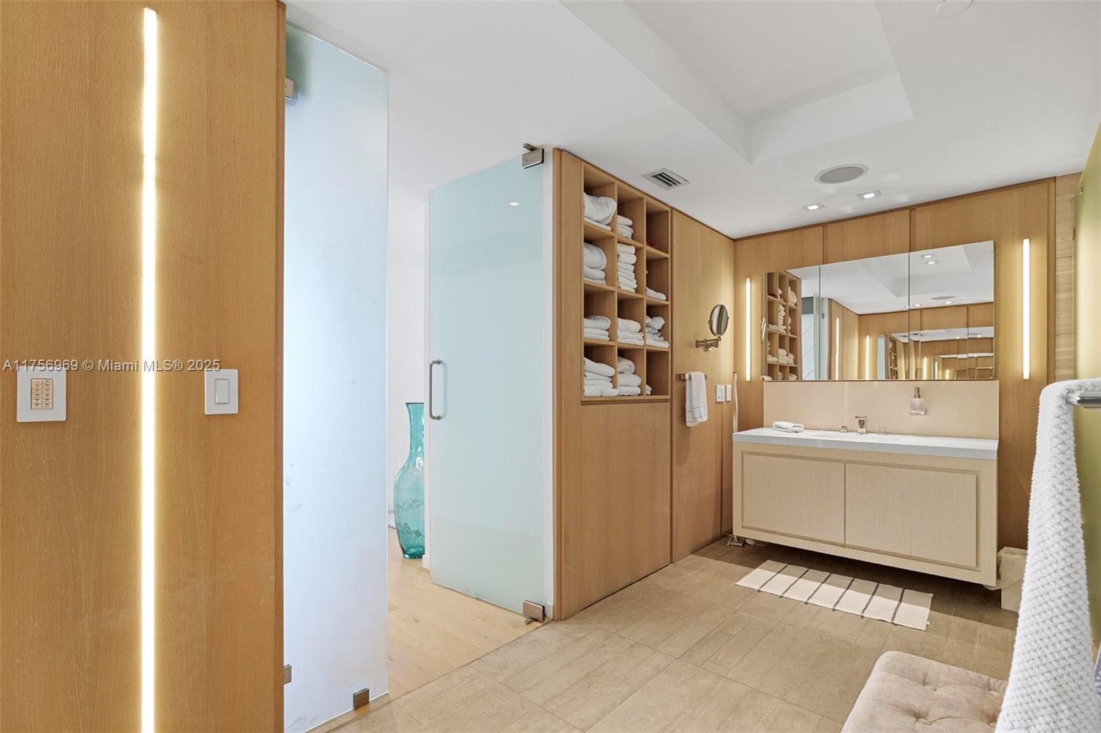 JADE RESIDENCES BRICKELL - Residential