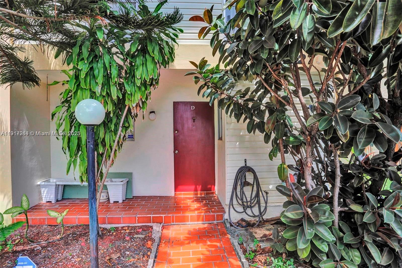 HOLLYWOOD GARDENS CONDOMI - Residential