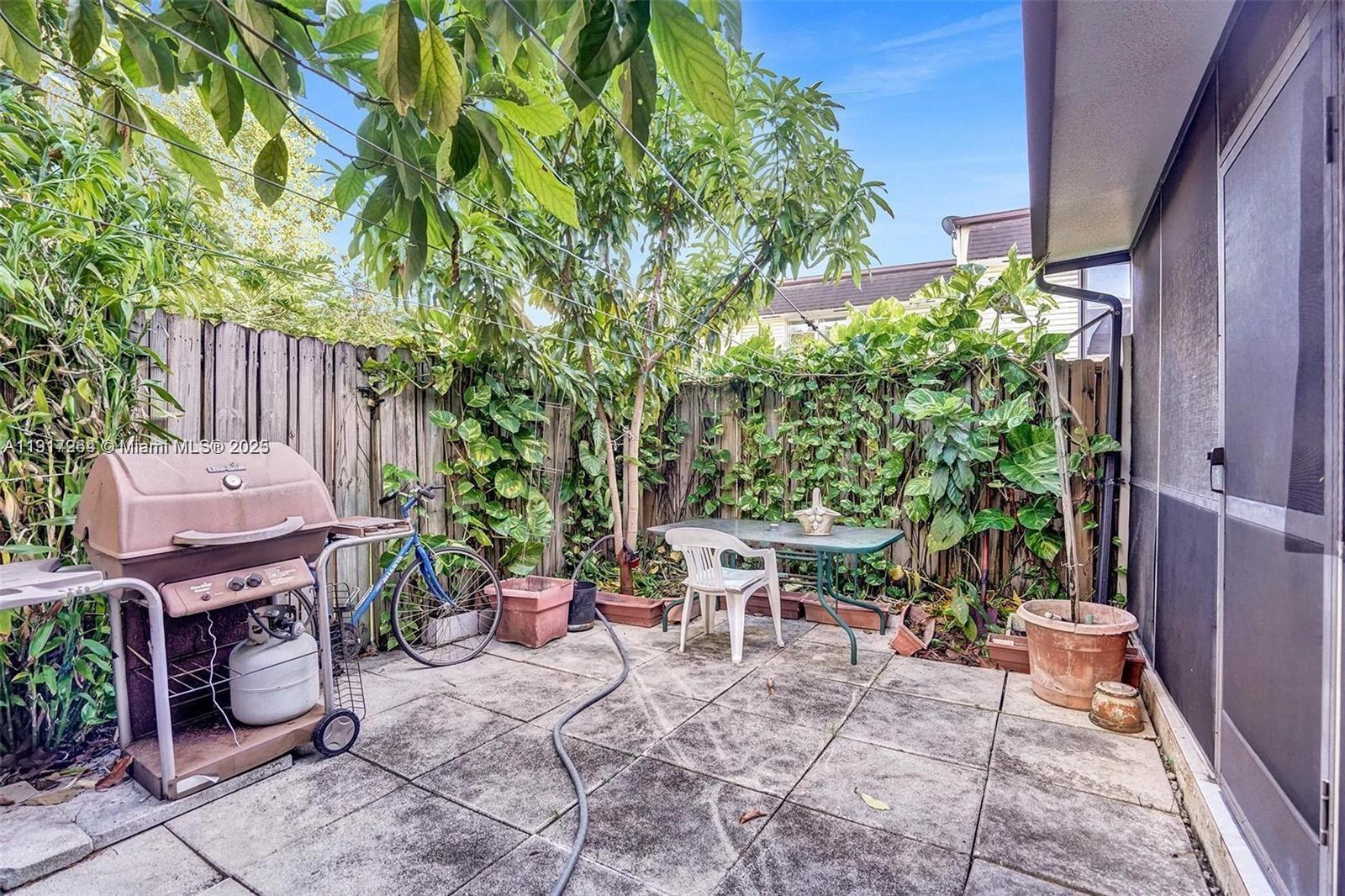HOLLYWOOD GARDENS CONDOMI - Residential