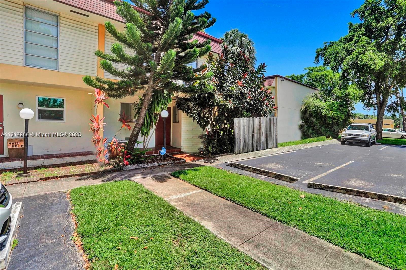 HOLLYWOOD GARDENS CONDOMI - Residential