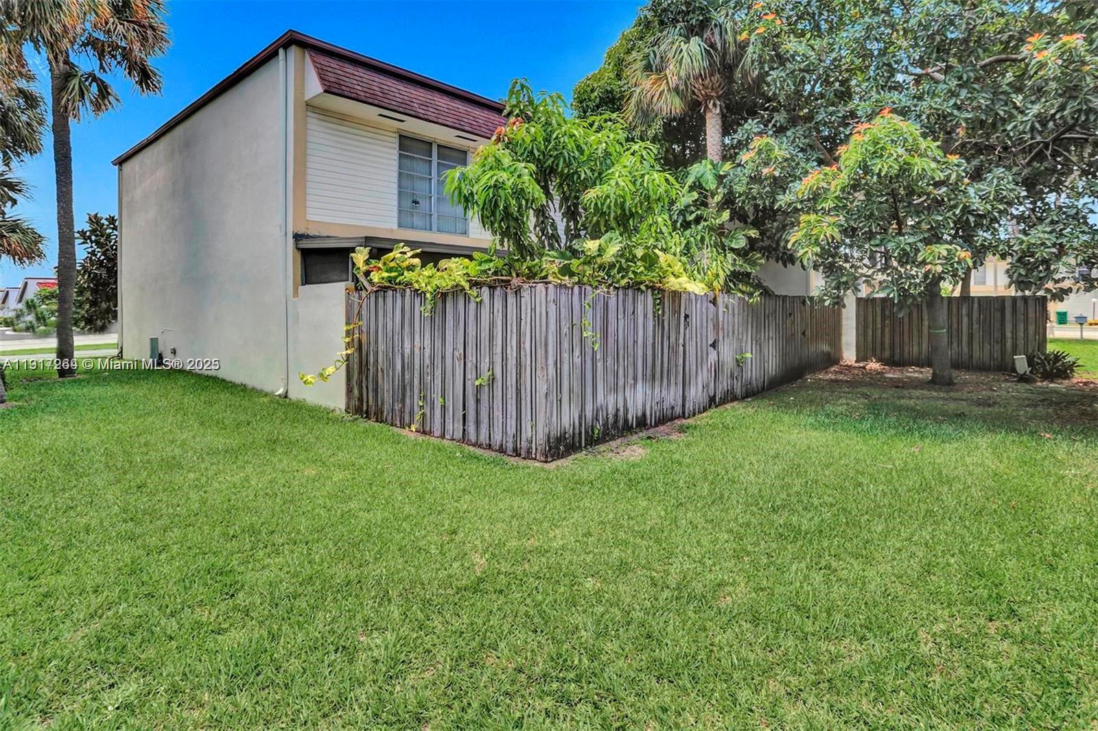 HOLLYWOOD GARDENS CONDOMI - Residential