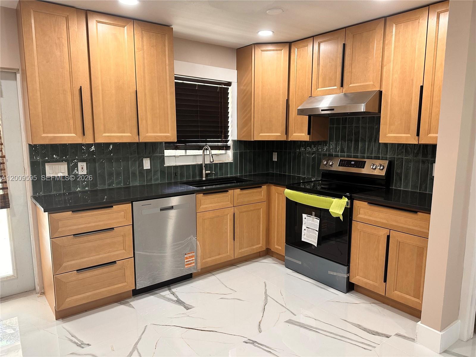 PALM BEACH CABANA COLONY - Residential