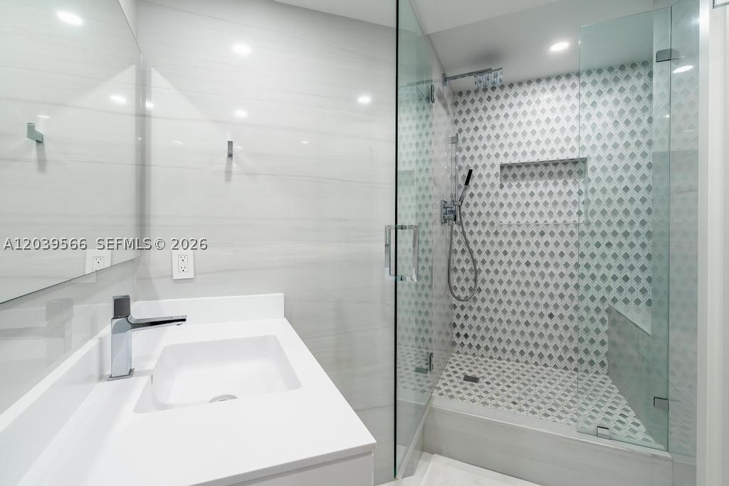 MARINA TOWER CONDO - Residential