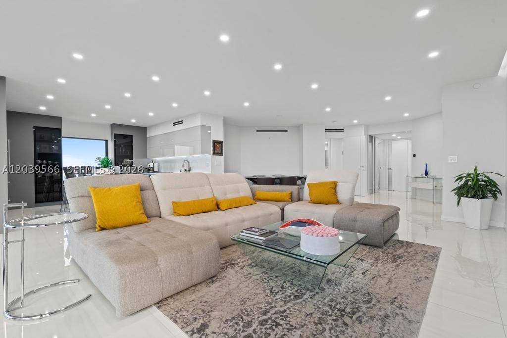 MARINA TOWER CONDO - Residential