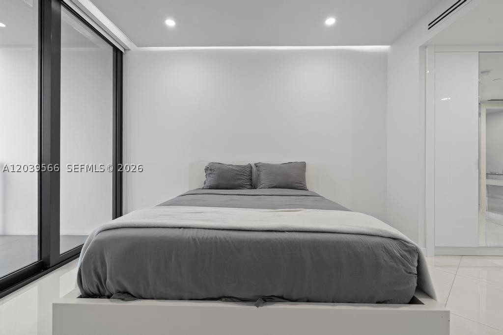 MARINA TOWER CONDO - Residential