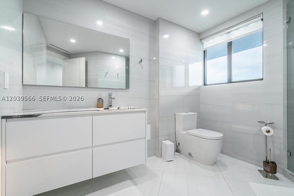 MARINA TOWER CONDO - Residential