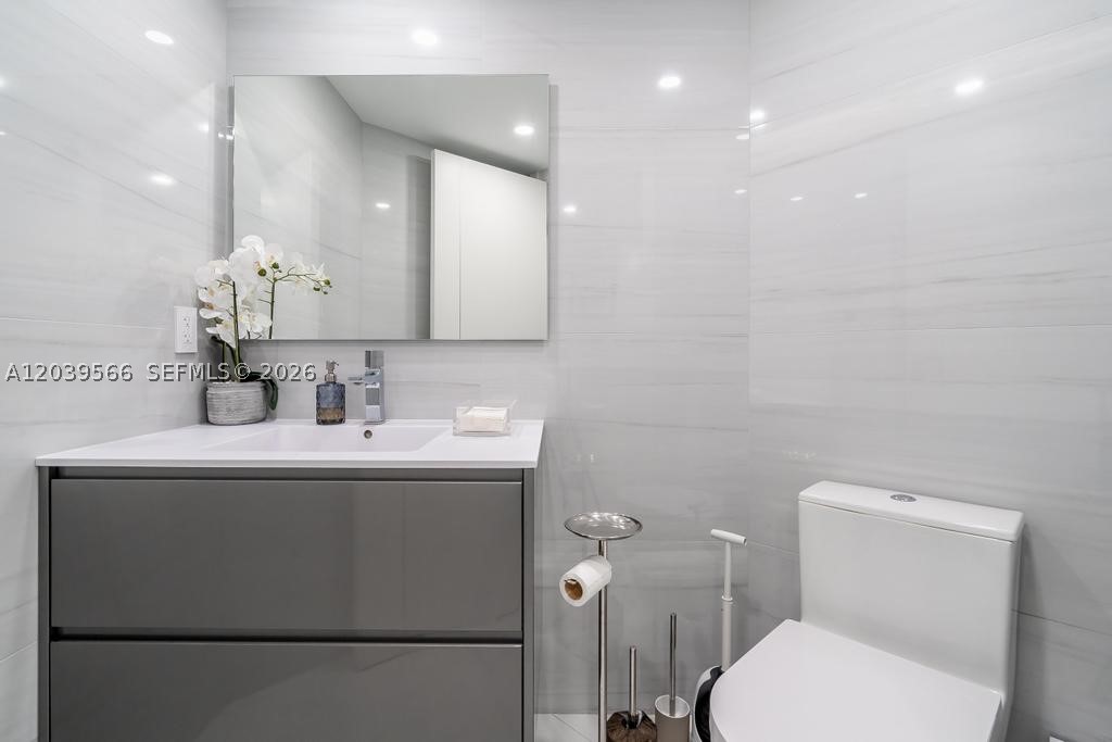 MARINA TOWER CONDO - Residential