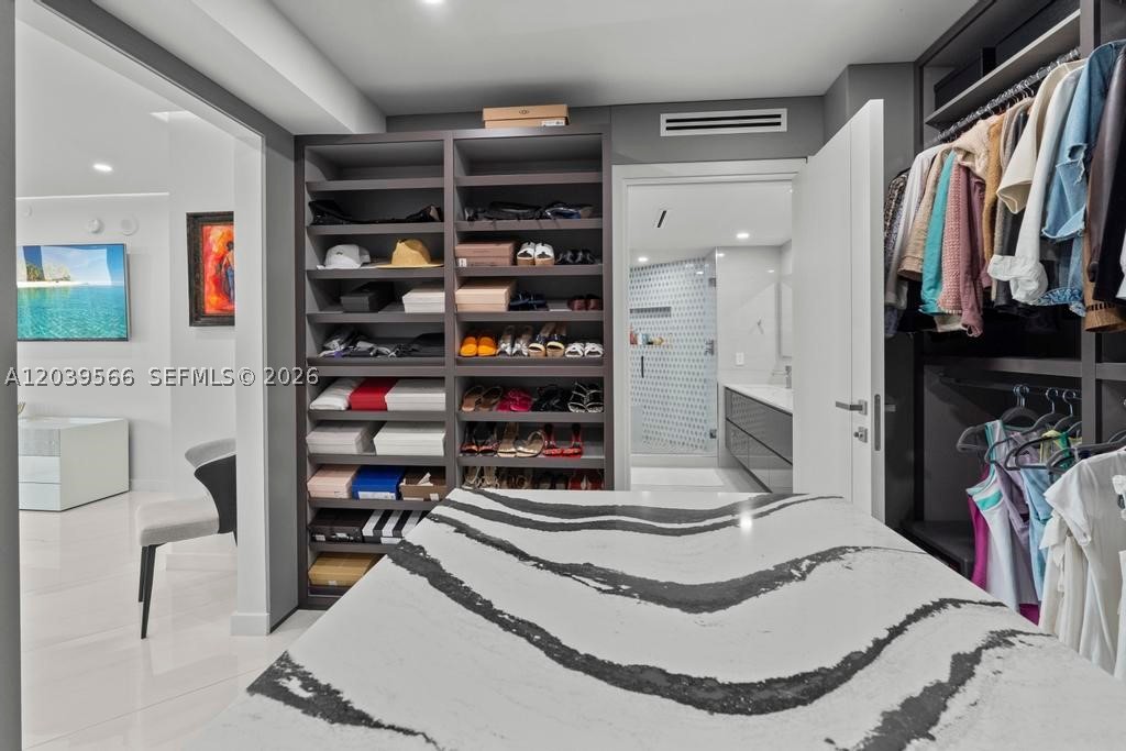MARINA TOWER CONDO - Residential
