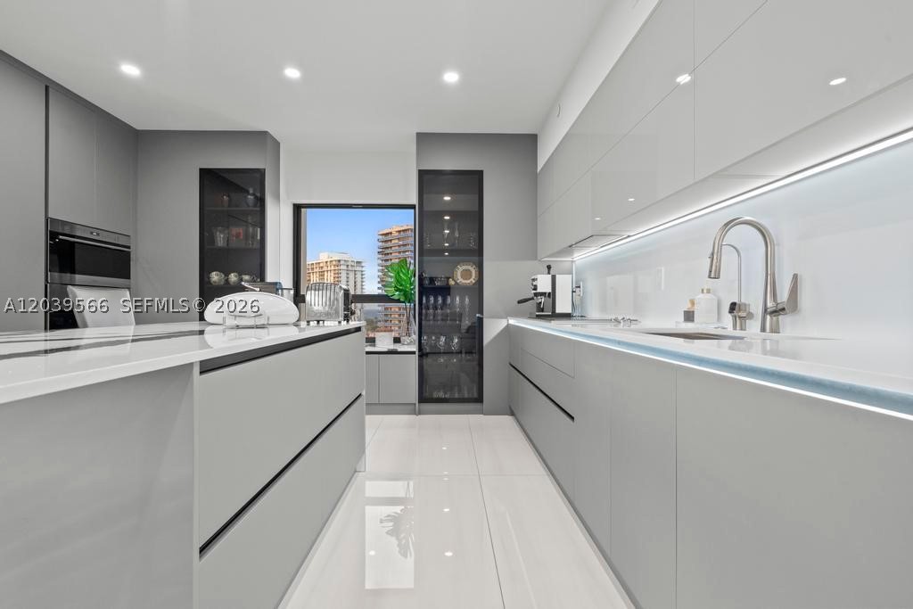 MARINA TOWER CONDO - Residential