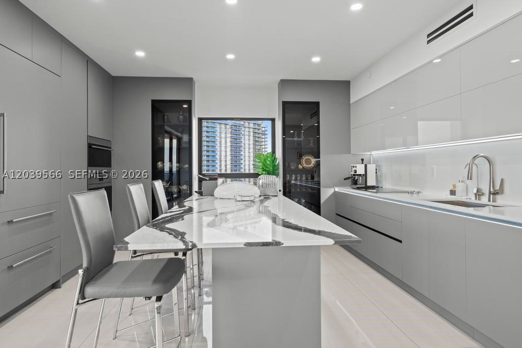 MARINA TOWER CONDO - Residential
