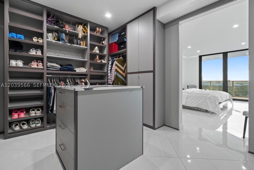 MARINA TOWER CONDO - Residential