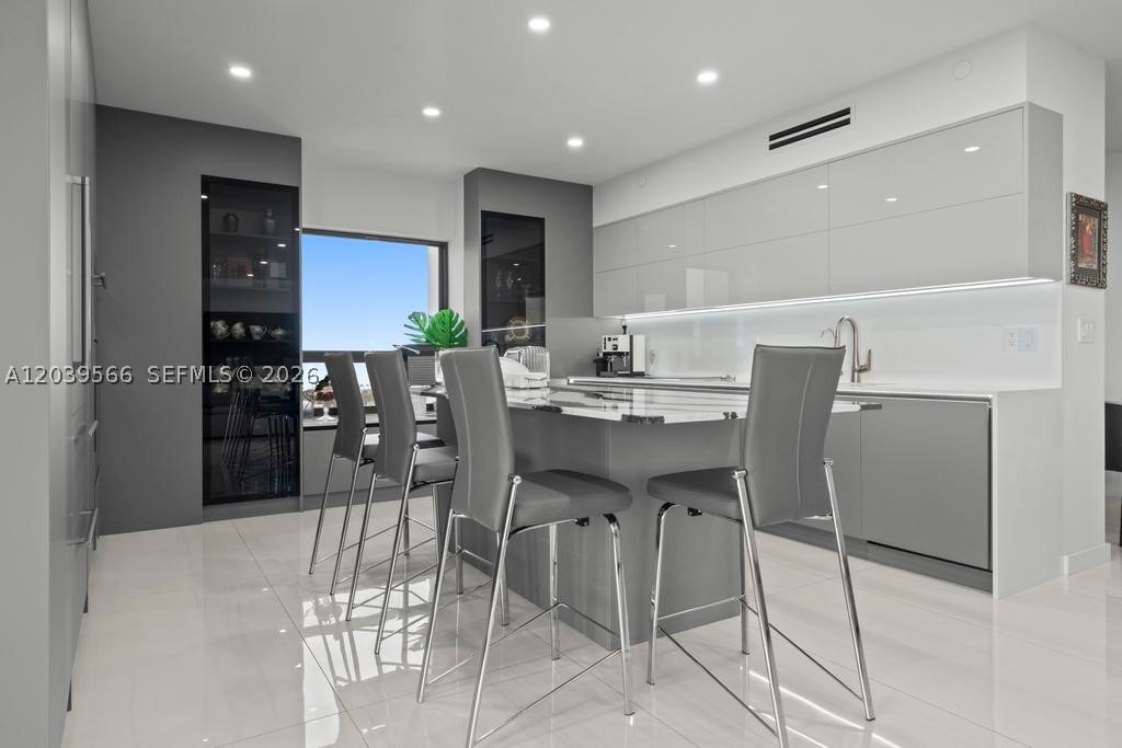 MARINA TOWER CONDO - Residential