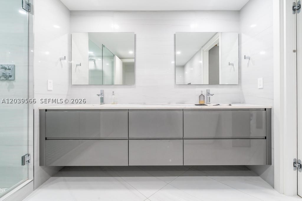 MARINA TOWER CONDO - Residential