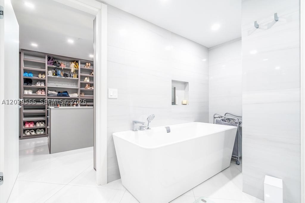 MARINA TOWER CONDO - Residential